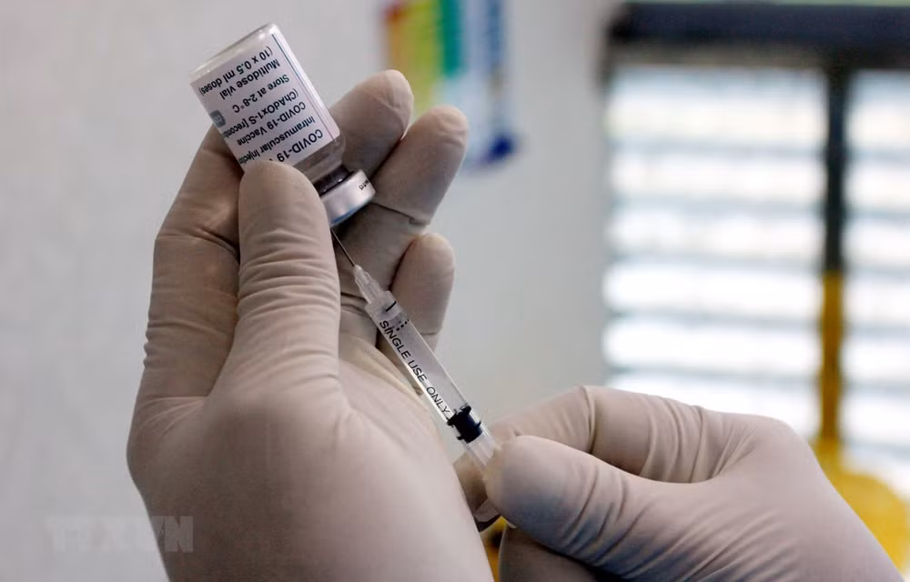 Hanoï: les personnes de 18 à 65 ans seront vaccinées gratuitement contre le COVID-19 ảnh 1