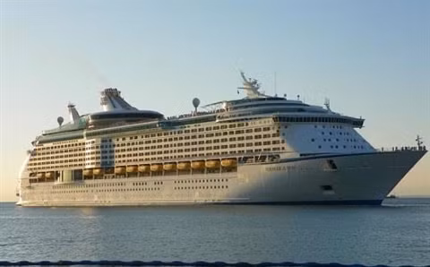 Centre : Saigontourist accueille plus de 3.200 passagers du Voyager of the Seas ảnh 1
