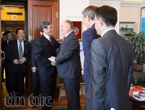 Une délégation du PCV en visite en Russie ảnh 1