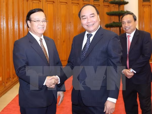 Le vice-PM Nguyen Xuan Phuc appuie les projets d'investissement du Vietnam au Laos ảnh 1