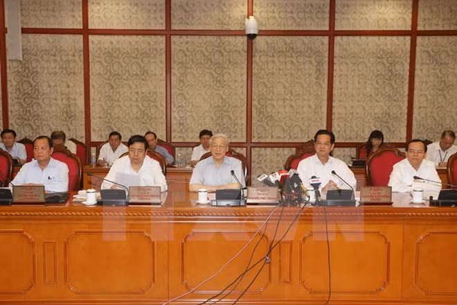 Le Bureau politique donne ses avis pour le 16e Congrès de l'Organisation du Parti de Hanoi ảnh 1