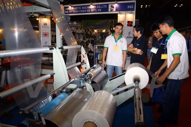 Ouverture de la 14e exposition internationale de l’industrie du plastique et du caoutchouc ảnh 1