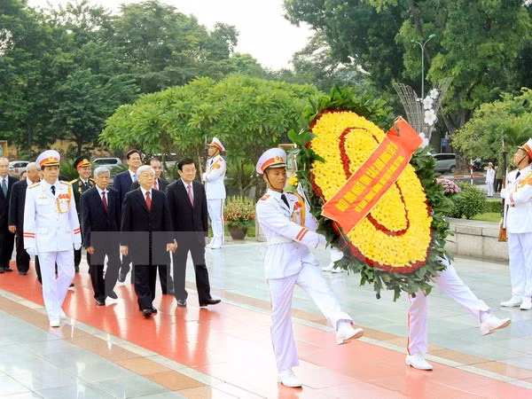 Fête nationale : Hommage au Président Ho Chi Minh ảnh 1
