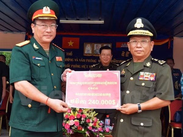 Mise en chantier d'un ouvrage financé par le Vietnam pour l'Armée cambodgienne ảnh 1