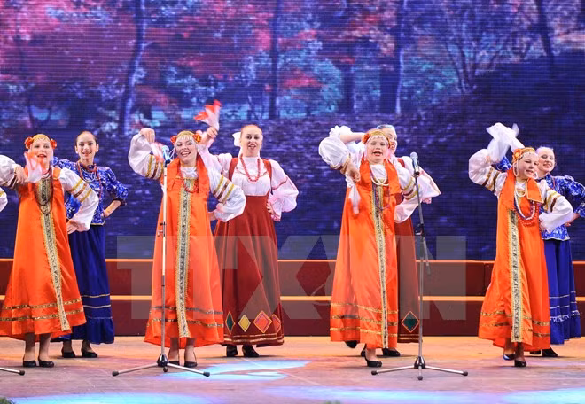 Ouverture d'un festival de la culture russe à Hanoi ảnh 1