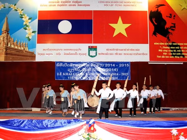 Laos : rentrée scolaire à l’école bilingue vietnamien-laotien Nguyên Du ảnh 1