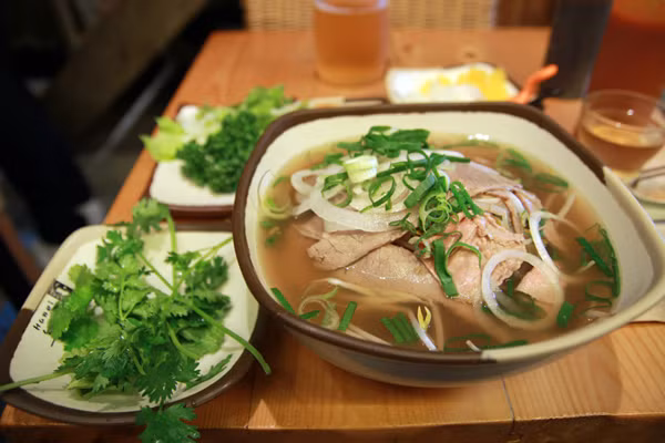 Business Insider : "pho", le plat le plus délicieux du Vietnam ảnh 1