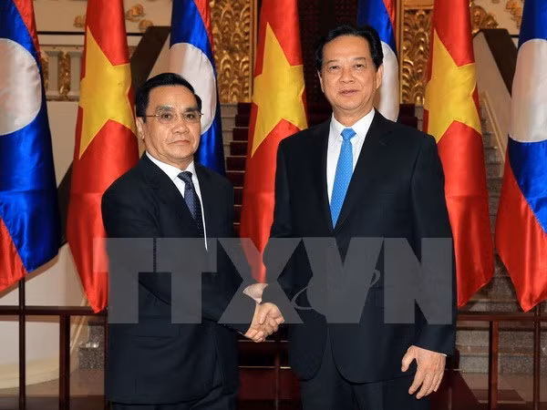Entretien entre les deux PM vietnamien et laotien ảnh 1