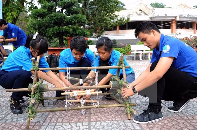 Ouverture de l’exposition "Le Parti communiste du Vietnam – de congrès en congrès" ảnh 1