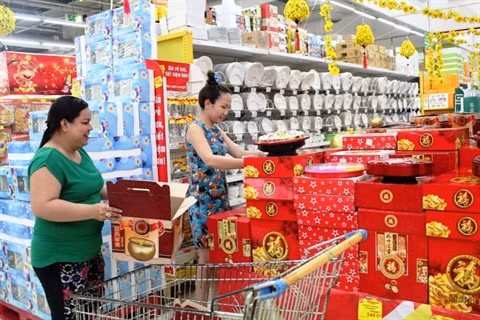 Hausse de la production de friandises pour le Têt ảnh 1