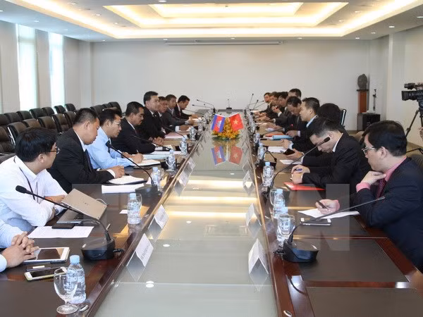 Le Vietnam et le Cambodge renforcent leur coopération dans la connexion du transport ảnh 1