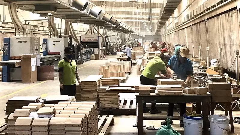 Renforcement des liens entre les entreprises nationales et d'IDE pour stimuler les exportations de bois ảnh 1