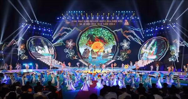 Ouverture de l'Année nationale du tourisme et le Festival des fleurs de Ban à Diên Biên ảnh 1