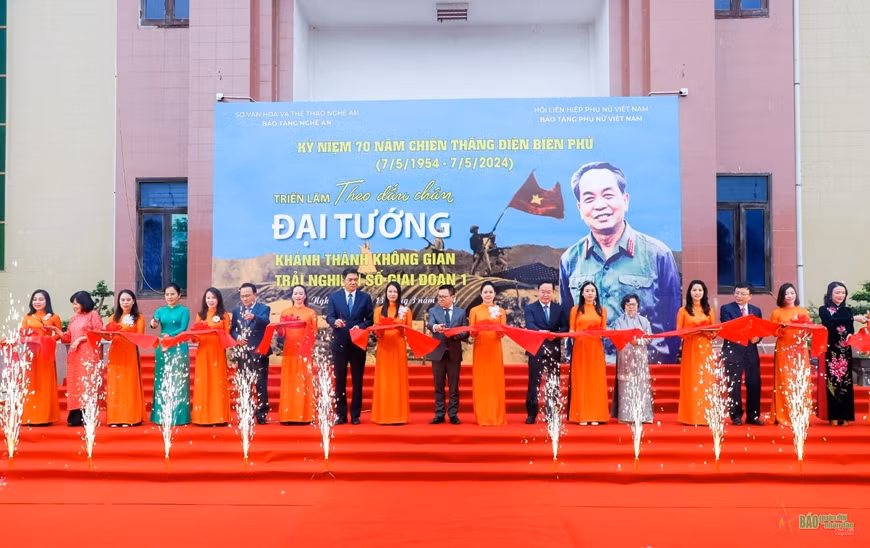Ouverture de l'exposition "Suivre les pas du Général" à Nghe An ảnh 1