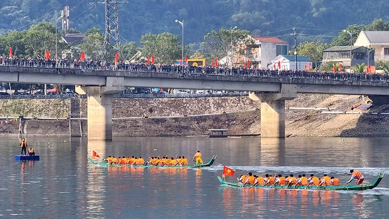Exploitation des valeurs des festivals pour booster le tourisme à Dien Bien ảnh 1