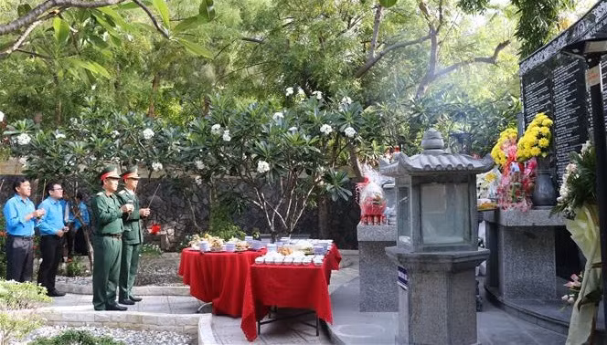 Hommage aux héros de Gac Ma à Khanh Hoa ảnh 1