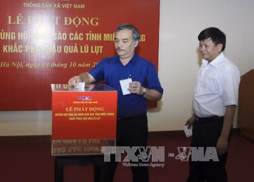 Au chevet des populations sinistrées du Centre ảnh 1