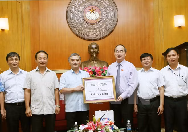 Environ 300 millions de dongs de la VNA mobilisés pour la population du Centre ảnh 1
