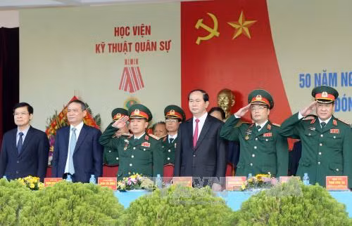 Le chef de l’Etat à la cérémonie célébrant le 50e anniversaire de l’Académie technique militaire ảnh 1