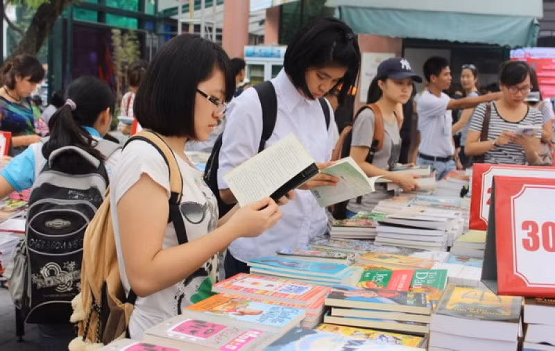 Salon du livre d'automne au Musée des femmes vietnamiennes ảnh 1 Salon du livre d'automne au Musée des femmes vietnamiennes ảnh 1