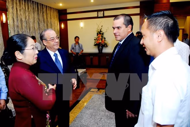 Une délégation de l'agence cubaine de presse Prensa Latina à Ho Chi Minh-Ville ảnh 2