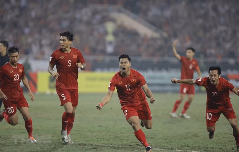 Finale aller de la Coupe de football d’Asie du Sud-Est: Vietnam-Thaïlande 2-2 ảnh 1
