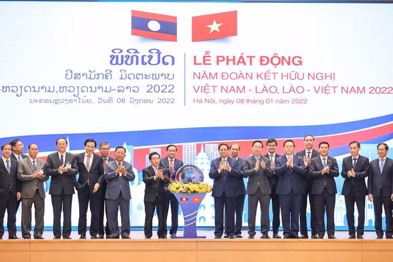 La visite du Premier ministre Pham Minh Chinh donne une forte impulsion aux relations Vietnam – Laos ảnh 1