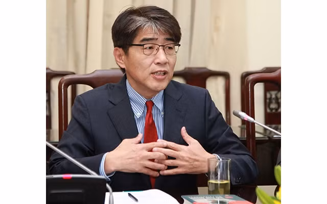 Les travailleurs vulnérables et les travailleuses sont les plus affectés par la pandémie de COVID-19 ảnh 1