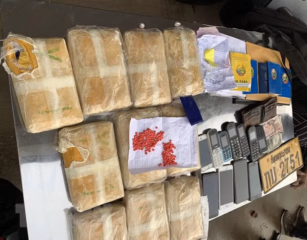 Démantèlement d'un important réseau de trafic de drogue du Laos vers le Vietnam ảnh 1