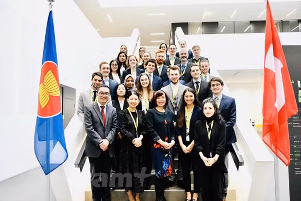 Un séminaire sur la politique extérieure du Vietnam et le partenariat Vietnam-Suisse ảnh 1