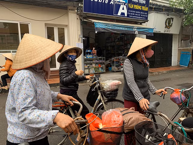 Les travailleurs vulnérables et les travailleuses sont les plus affectés par la pandémie de COVID-19 ảnh 2