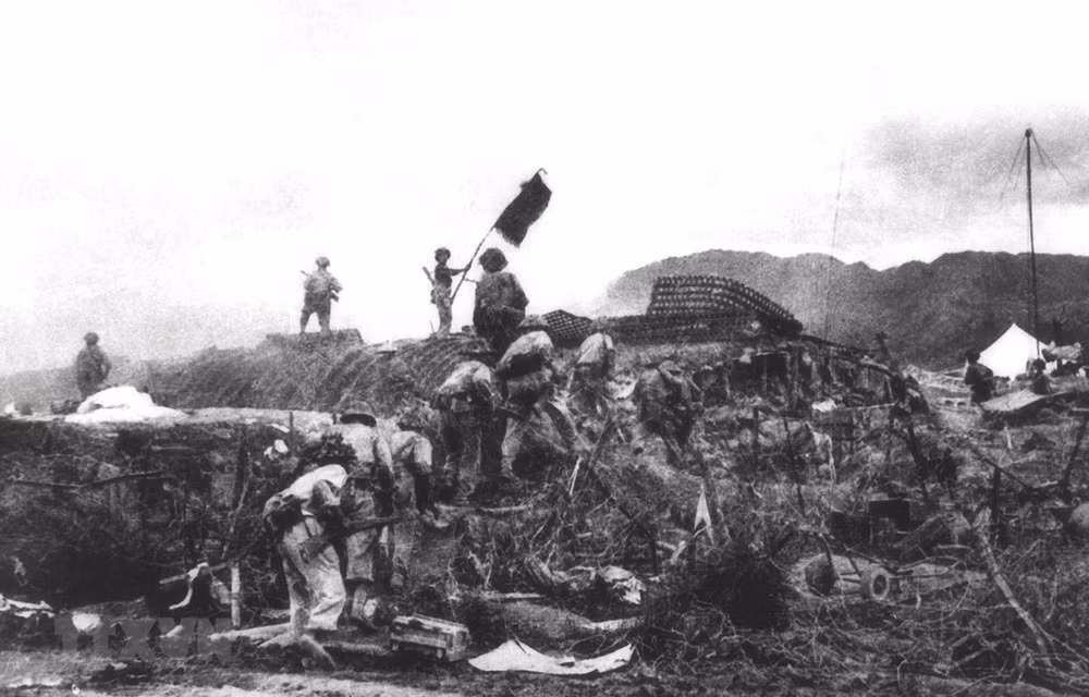La victoire de Dien Bien Phu est la fierté du peuple vietnamien, selon le journal Pathet Lao ảnh 1