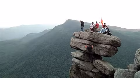 À la conquête du mont Dá Chông à Quang Ninh ảnh 1