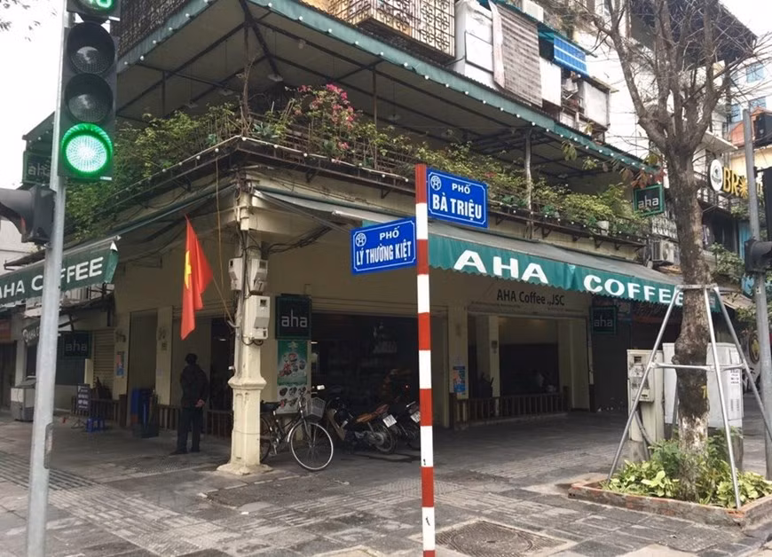 Coronavirus : Hanoi ferme les restaurants et les cafés sur les trottoirs ảnh 5