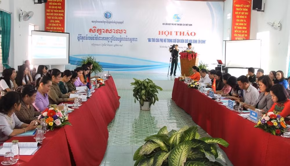 Vietnam-Cambodge: Promotion du rôle des femmes dans l’édification d’une frontière de paix ảnh 1