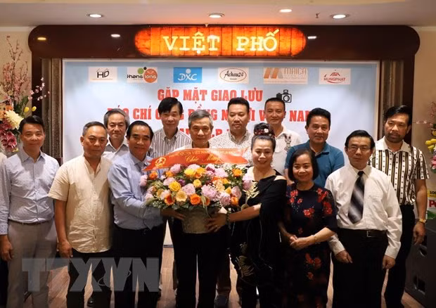 Un échange de presse avec la communauté des Vietnamiens en Allemagne ảnh 1