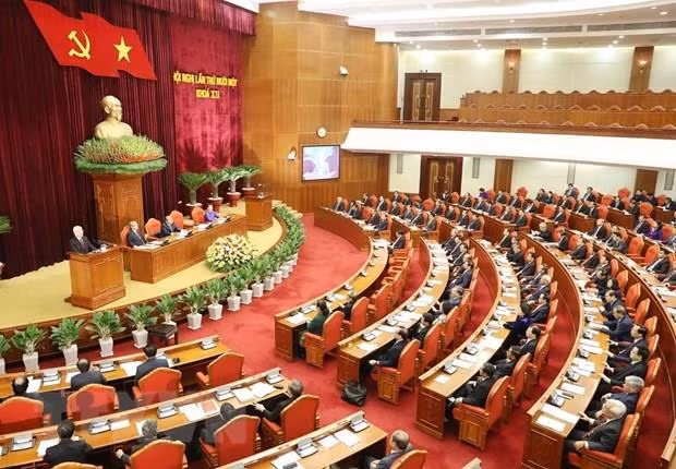Troisième journée de travail du 11e Plénum du Comité central du Parti (XIIe mandat) ảnh 1