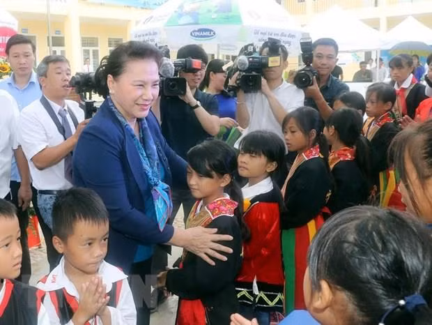 La présidente de l'AN Nguyen Thi Kim Ngan se rend dans la province de Quang Ninh ảnh 1