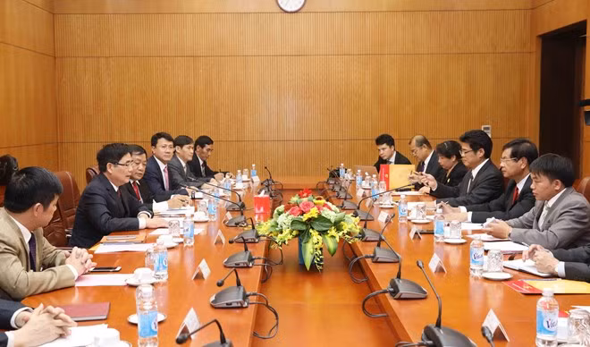 Vietnam-Laos: des expériences dans l'élaboration des politiques du développement socio-économique ảnh 1