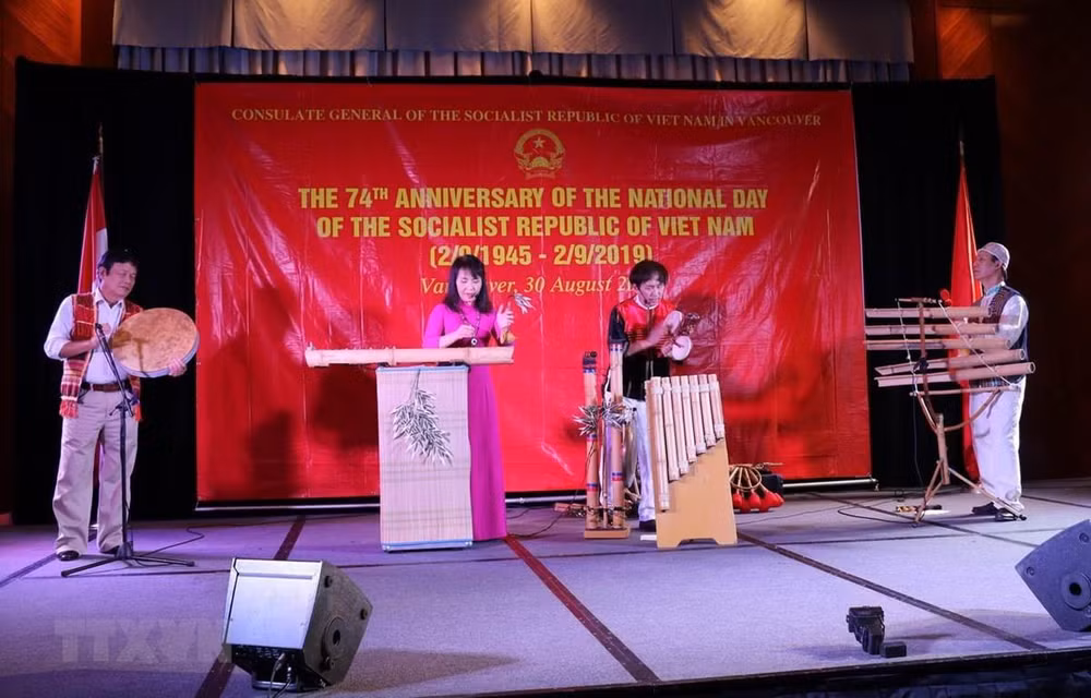 La Fête nationale du Vietnam célébrée en Hongrie et au Canada ảnh 1