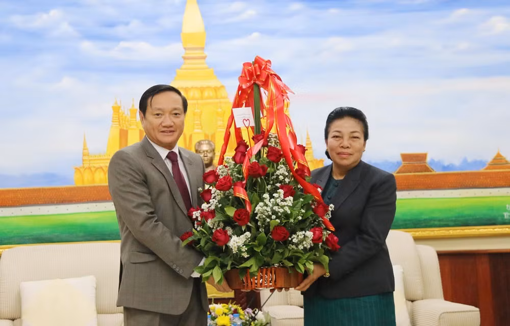 Félicitations au Parti populaire révolutionnaire du Laos ảnh 1