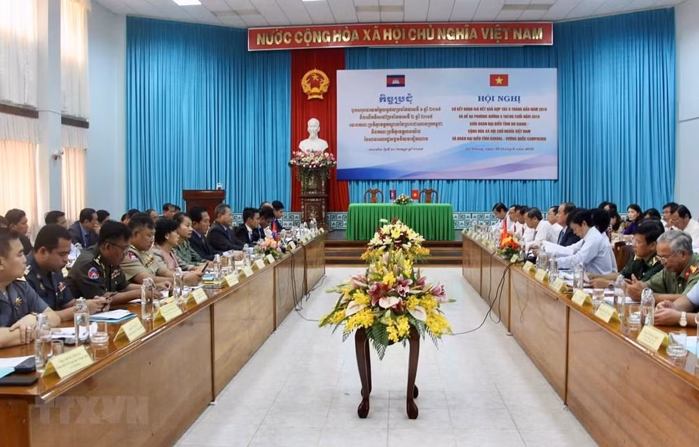 Promotion du commerce frontalier entre la province d'An Giang et celle cambodgienne de Kandal ảnh 1