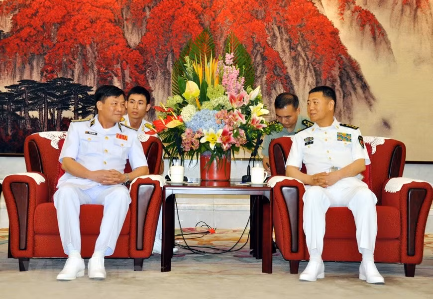 Une délégation de la Marine populaire vietnamienne en visite de travail en Chine ảnh 1