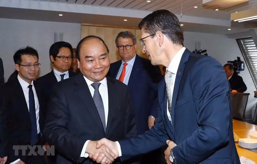 Le PM Nguyen Xuan Phuc rencontre des dirigeants de plusieurs groupes norvégiens ảnh 1