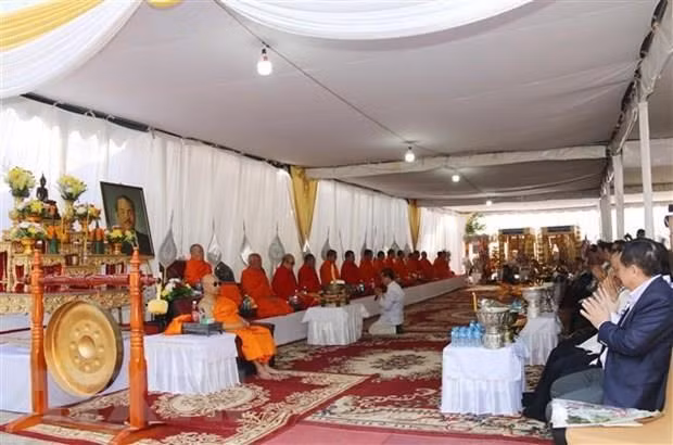 Exposition sur le président Souphanouvong, un ami intime du peuple vietnamien ảnh 1