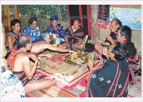 Le patriarche villageois au Tây Nguyên ảnh 1