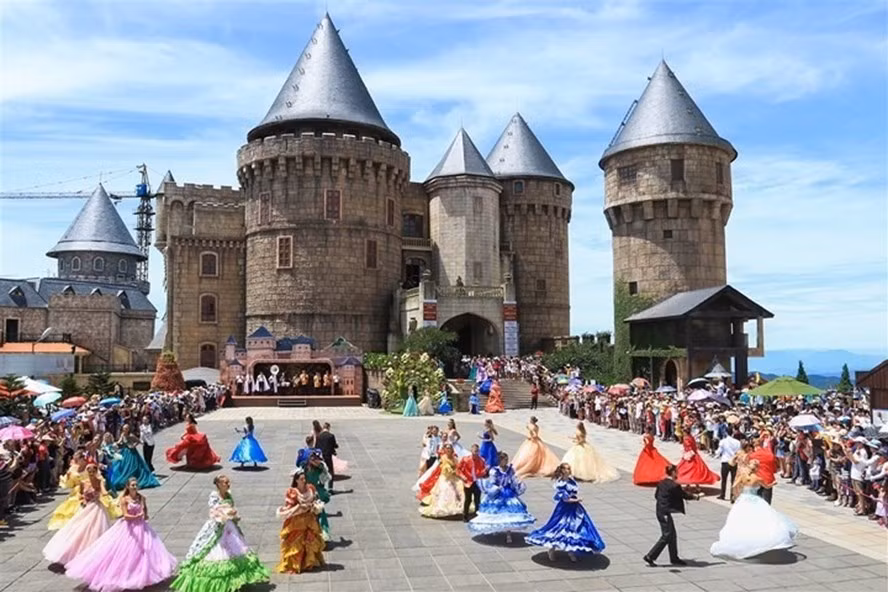 Des espoirs pour le tourisme après des jours sombres dus au COVID-19 ảnh 1