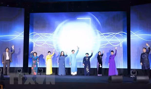 Célébration de la Journée internationale des femmes et campagne "Pour le sourire des femmes" ảnh 1 Célébration de la Journée internationale des femmes et campagne "Pour le sourire des femmes" ảnh 1