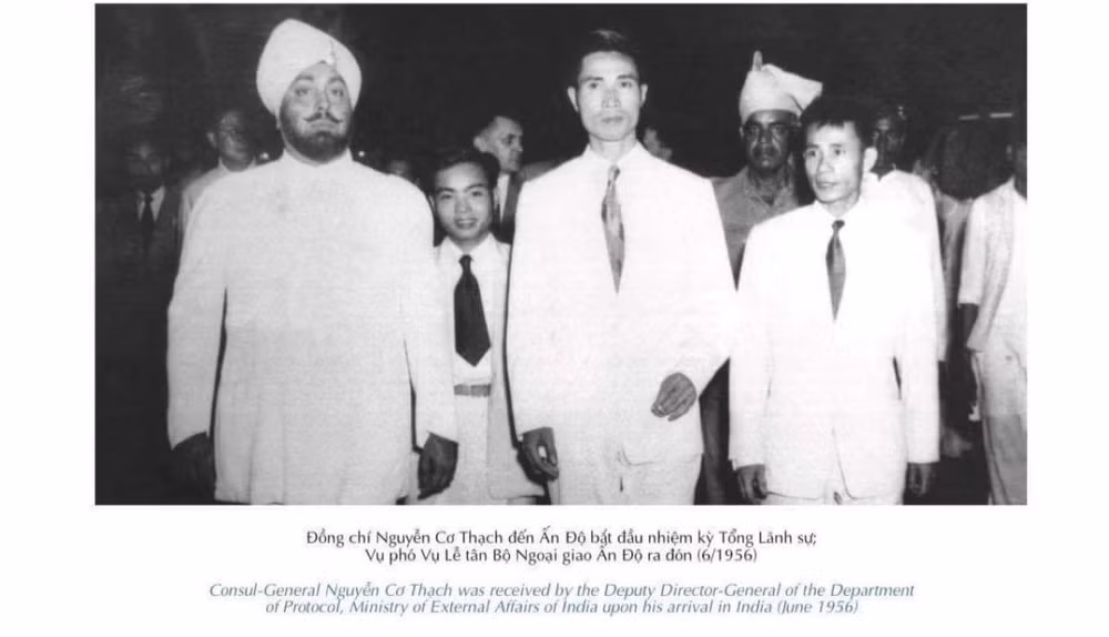 Publication du livre illustré «Le diplomate Nguyen Co Thach» ảnh 1