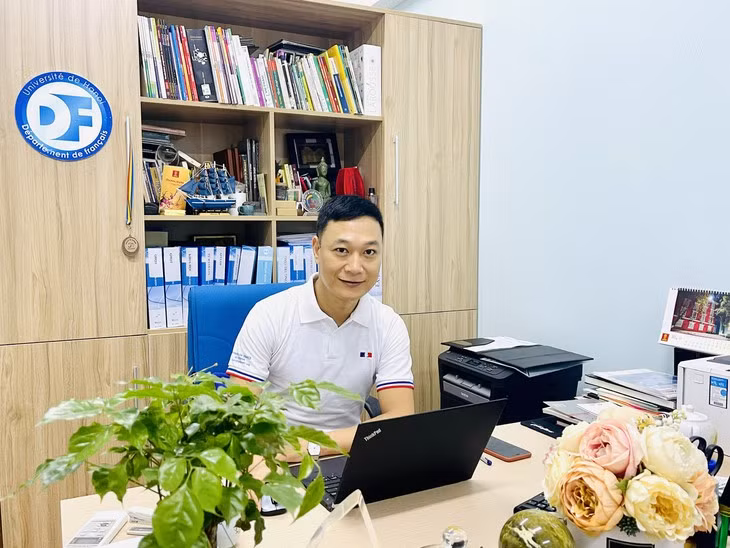 Trân Van Công: 30 ans à l’enseignement et à la promotion de la langue de Molière ảnh 2